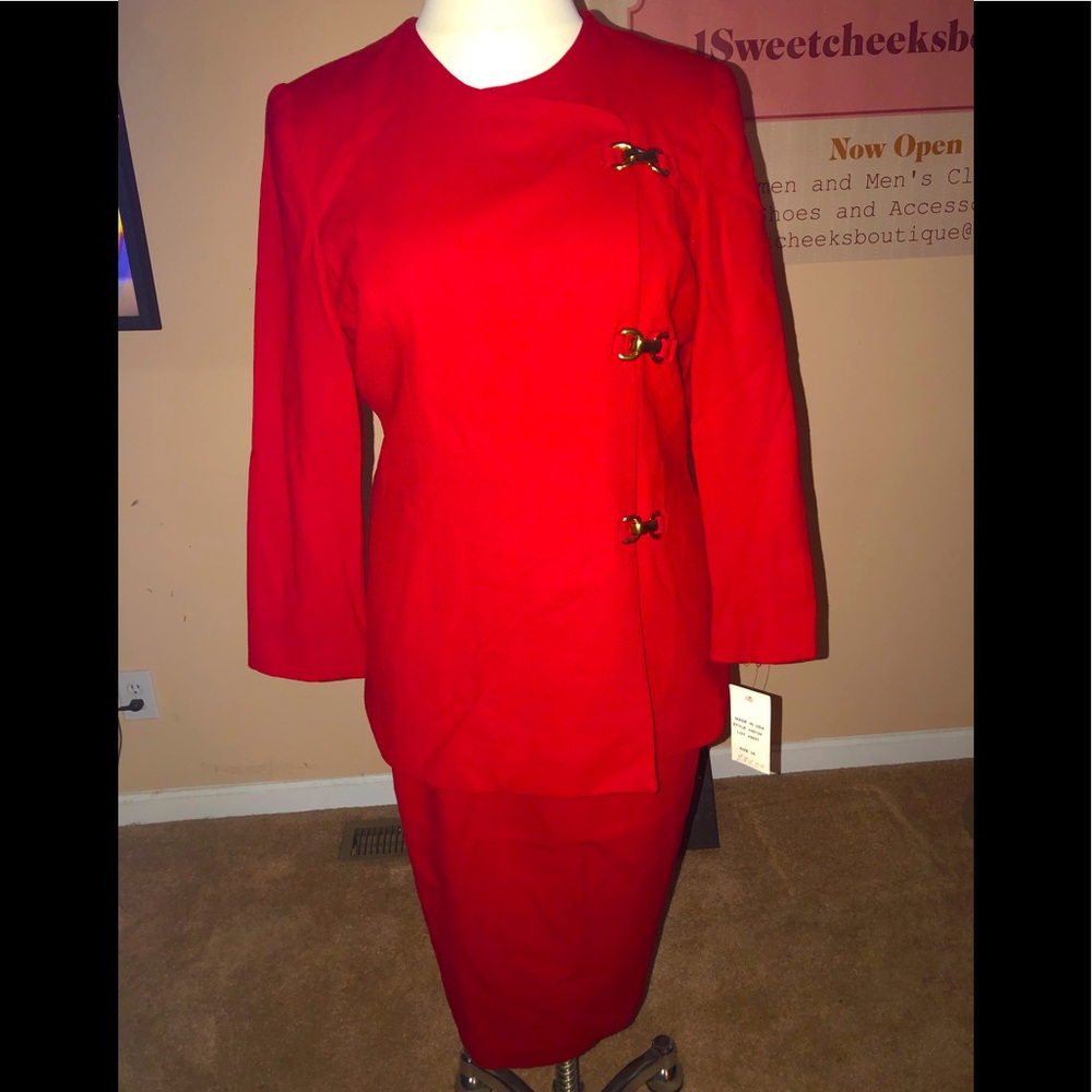 Brand new skirt suit